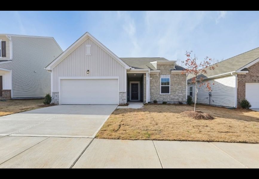Front exterior of a home in the Glen Abbey community, located in Kernersville, NC (Image 8).