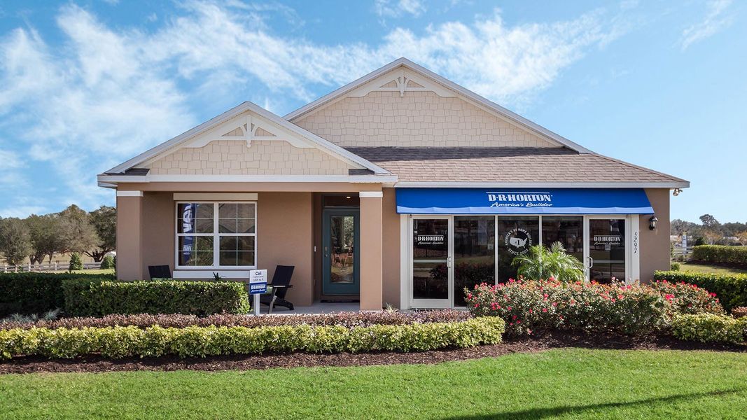 Front exterior of a home in the Timberwalk community, located in Mount Dora, FL (Image 4).