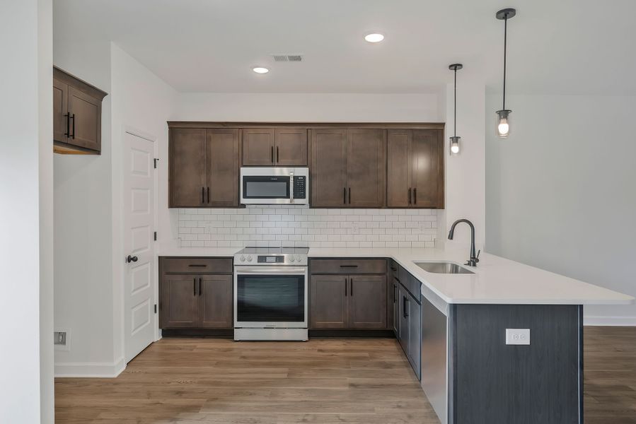 Furnished interior in a model home at Oxford Station in Gallatin (Image 51).