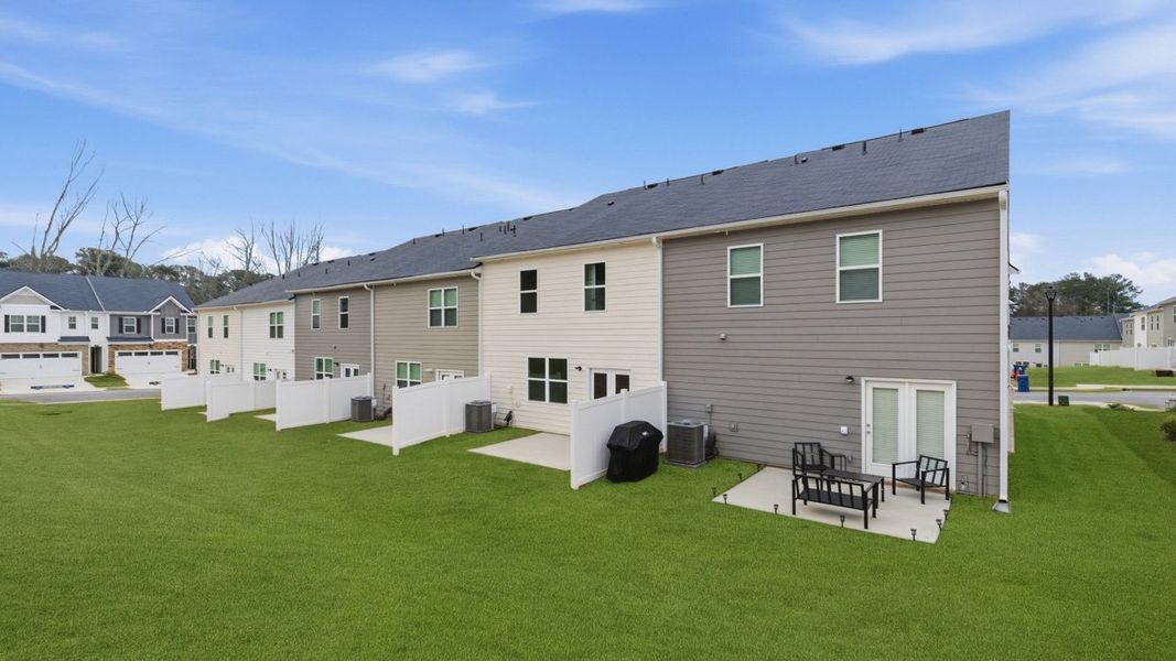 Exterior details of a home in Inverness at Sugarloaf, Lawrenceville (Image 7).