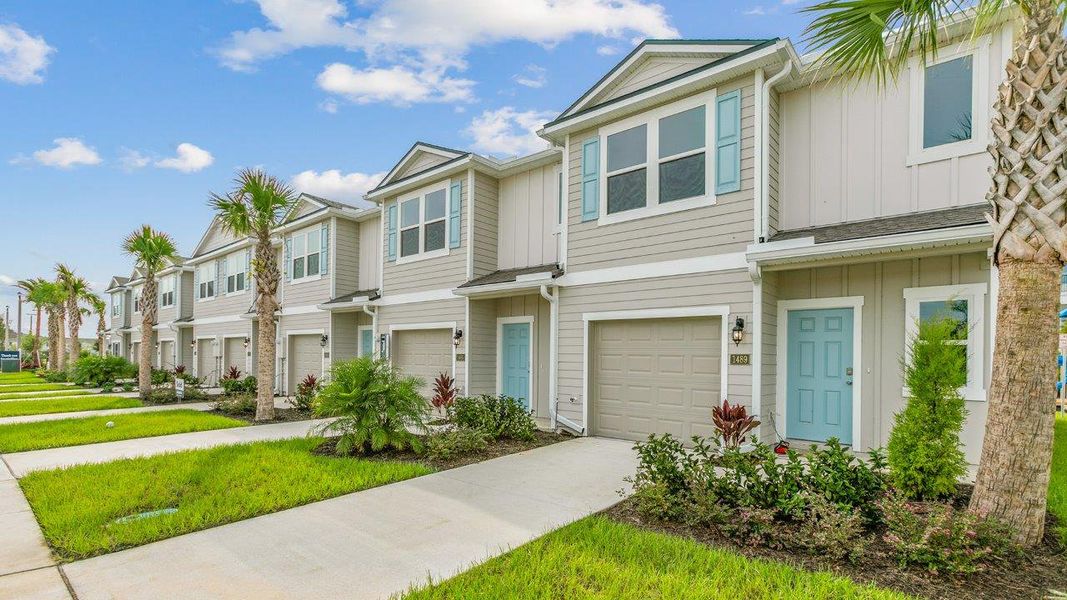 Front exterior of a home in the The Landing community, located in Middleburg, FL (Image 4).