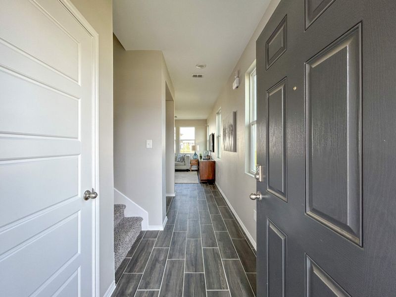 Furnished interior in a model home at Cuatro Vientos Sur in Laredo (Image 5).