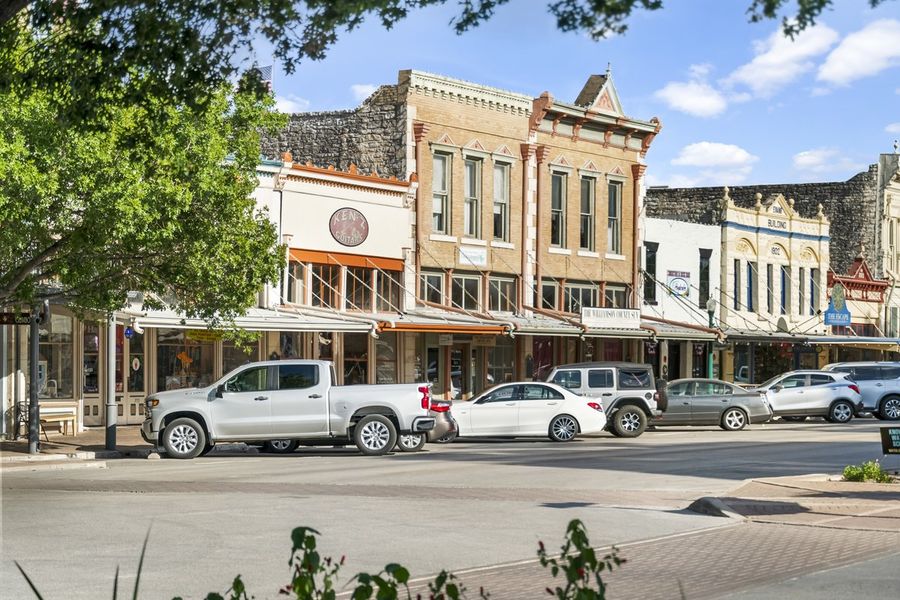 Minutes to downtown Georgetown