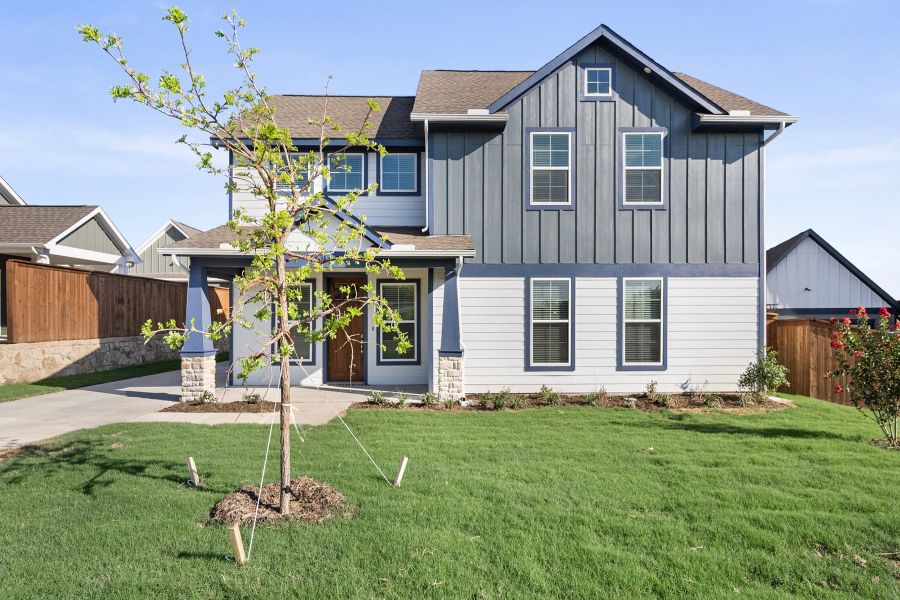 Front exterior of a home in the Heritage Towne community, located in Grand Prairie, TX (Image 4). Front exterior of a home in the Heritage Towne community, located in Grand Prairie, TX (Image 4).