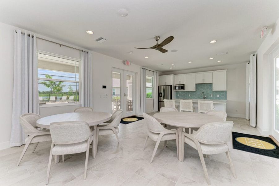 Furnished interior in a model home at The Laurels in Parrish (Image 156).