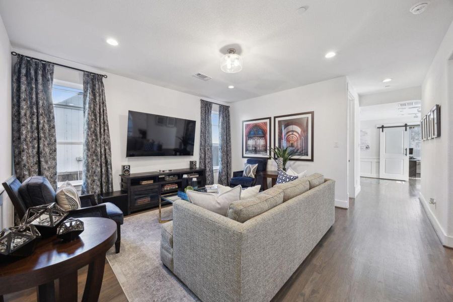 Furnished interior in a model home at Cedar Ridge Estates in Grand Prairie (Image 7). Furnished interior in a model home at Cedar Ridge Estates in Grand Prairie (Image 7).