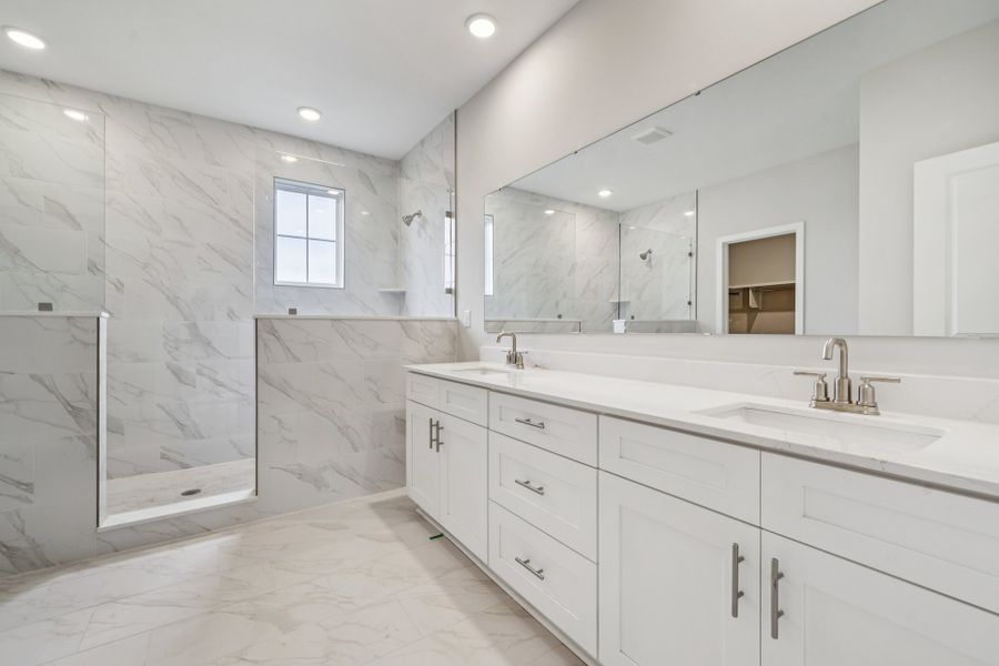 Daffodil Primary Bath at Wynswept in Maiden, NC Daffodil Primary Bath at Wynswept in Maiden, NC