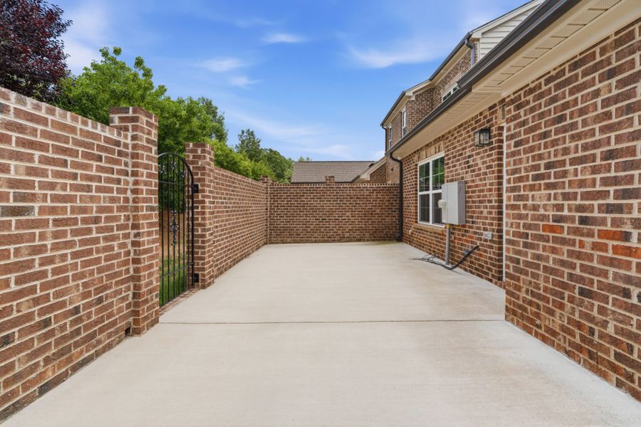 Exterior details of a home in Hudson Way, Whitsett (Image 4).