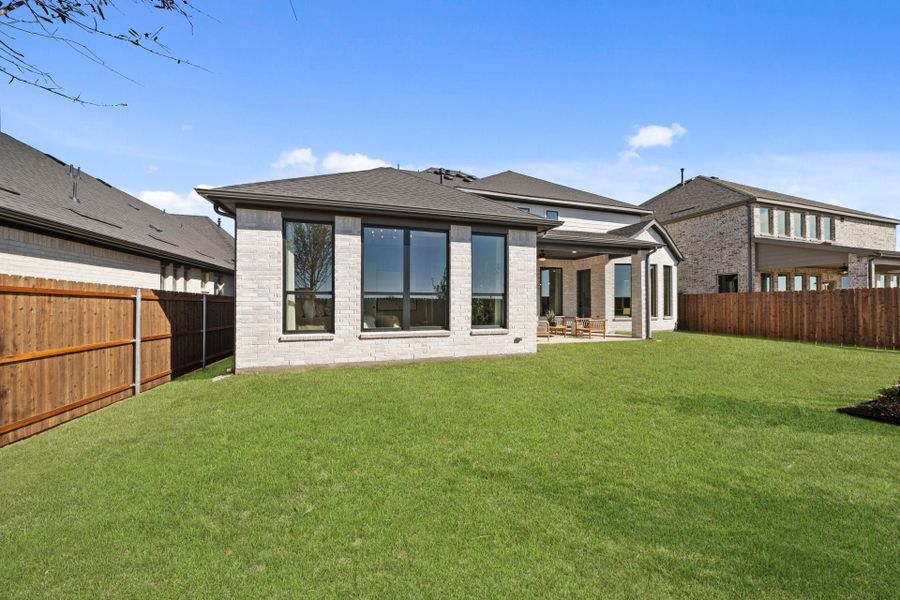Exterior details of a home in Chaparral Park, Oak Point (Image 17).