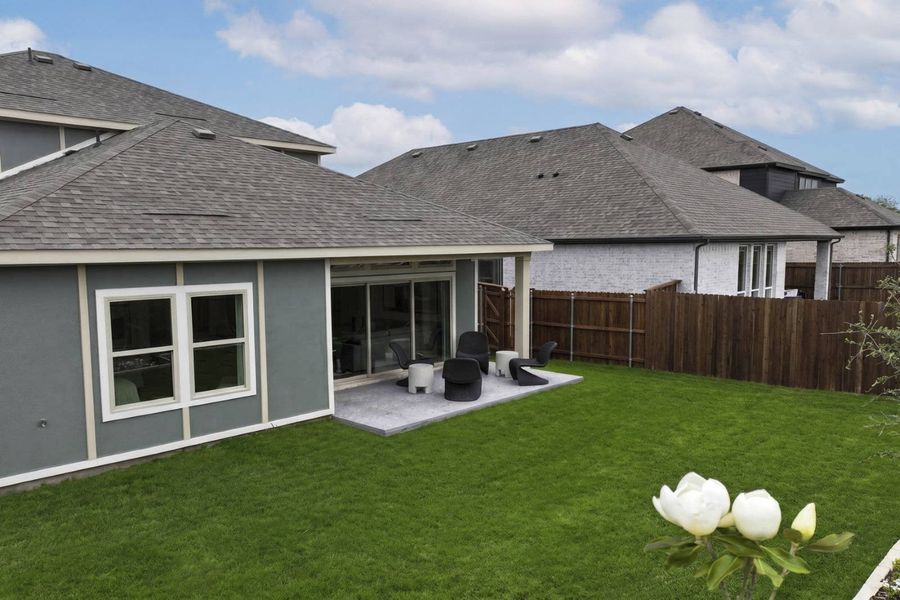 Exterior details of a home in Brookfield, Melissa (Image 12).