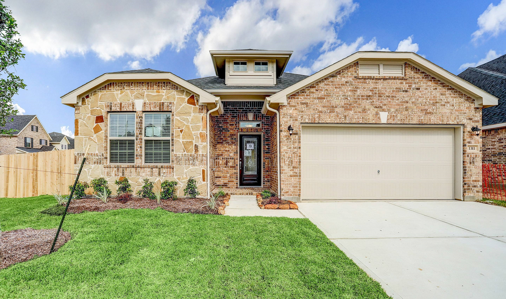 Image 5 of the Kodiak Crossing community in Crosby, TX.