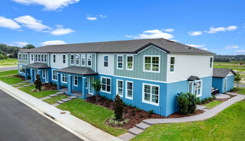 Front exterior of a home in the Eden Crest community, located in Apopka, FL (Image 17).