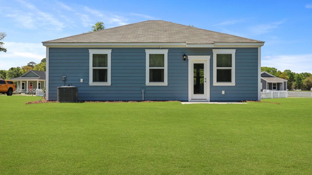 Exterior details of a home in North Shore, Summerton (Image 3).