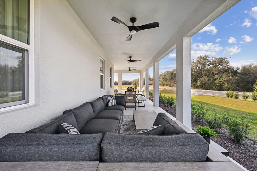 Exterior details of a home in Acuera Estates, Apopka (Image 3).