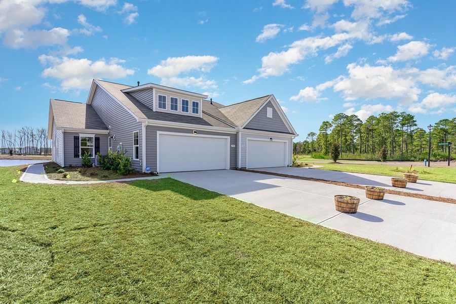 Front exterior of a home in the Ridgefield community, located in Conway, SC (Image 33).