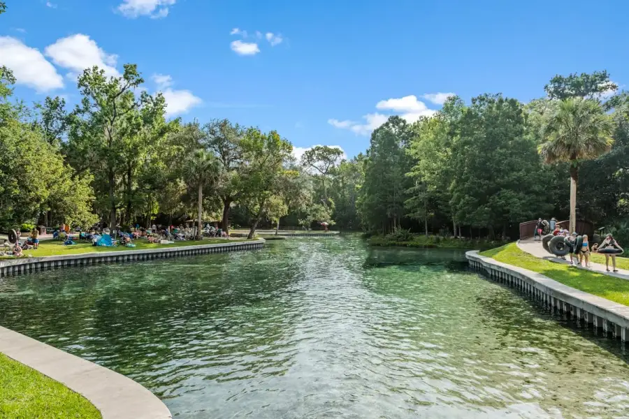 Enjoy swimming and outdoor recreation at Kelly Park Enjoy swimming and outdoor recreation at Kelly Park