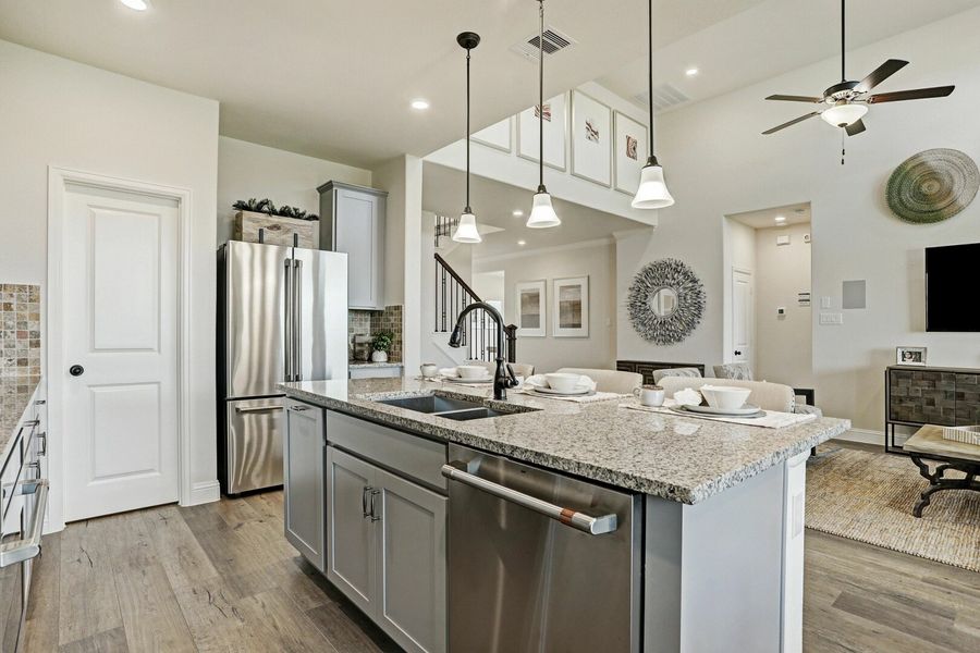 Image 8 of the Del Bello Lakes 50 Series community in Manvel, TX.