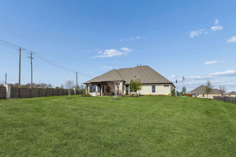 Exterior details of a home in Lakeway Estates, Waxahachie (Image 19).