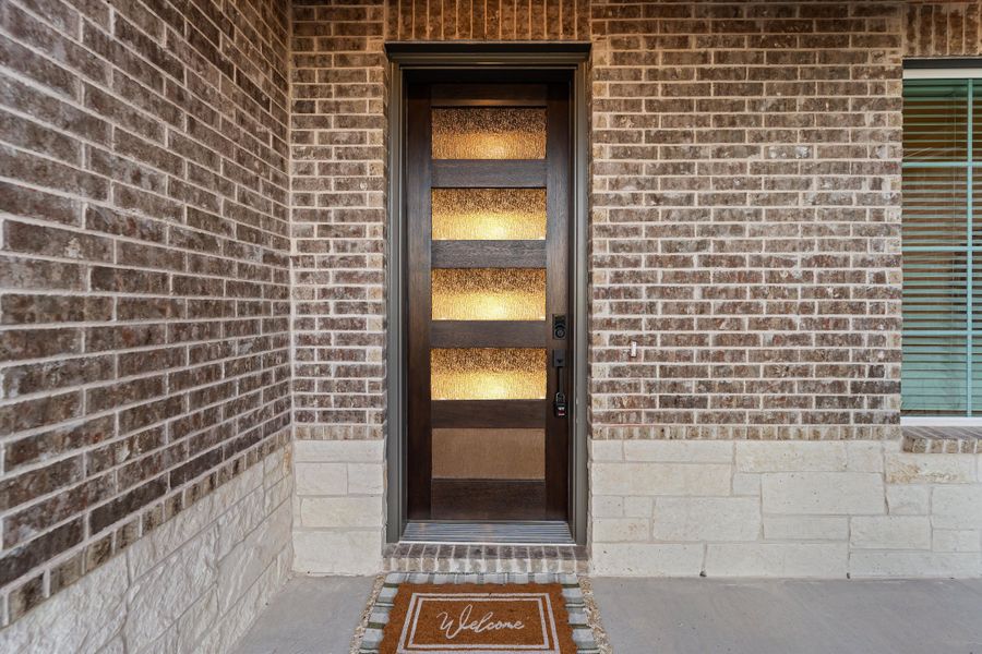 Exterior details of a home in Grayson Ridge, Van Alstyne (Image 3).