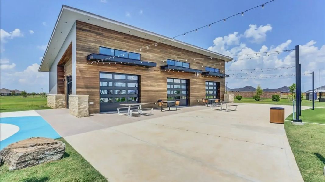 Community amenity available to residents of Sunterra 40 in Katy (Image 16).