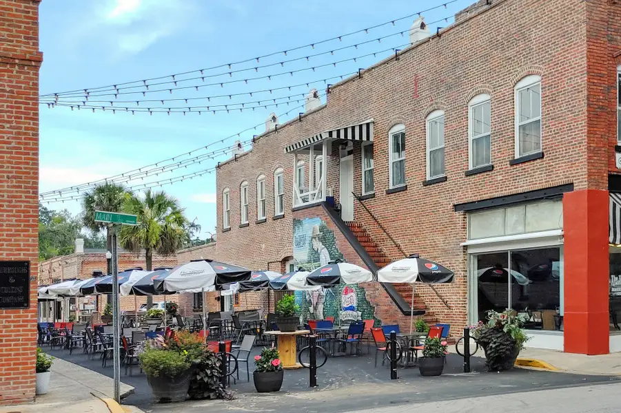 Close to Historic Downtown Conway Close to Historic Downtown Conway