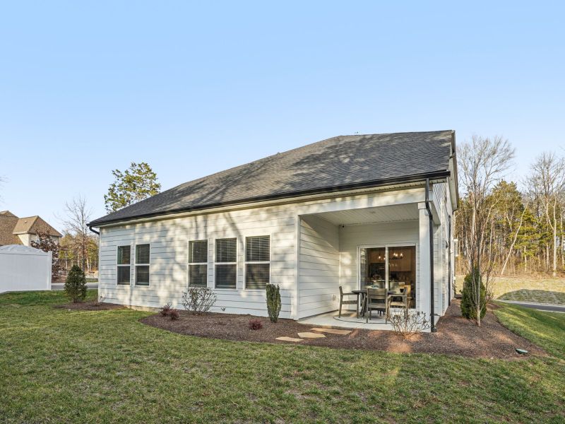 Exterior details of a home in Woodmont, Smyrna (Image 2).