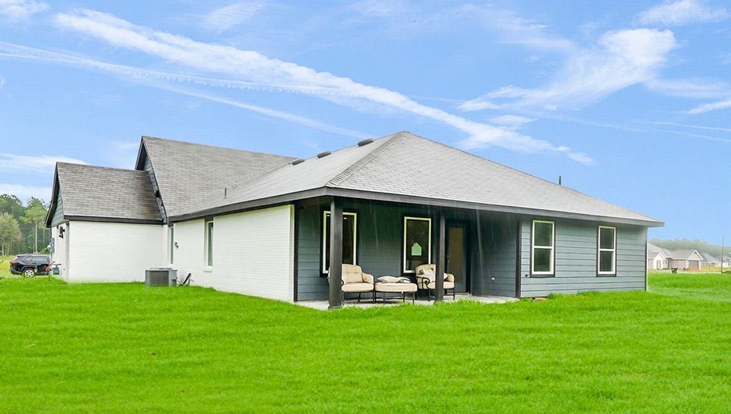 Exterior details of a home in Holly Trails, Sour Lake (Image 4).