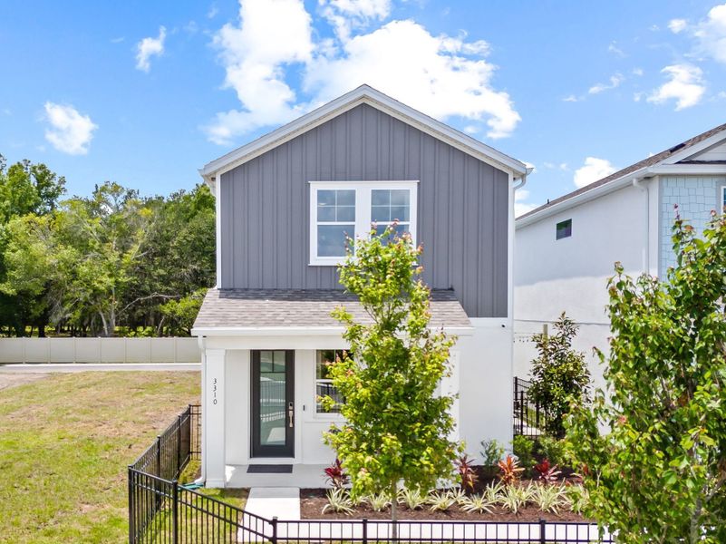 Front exterior of a home in the Vivir community, located in Valrico, FL (Image 17).