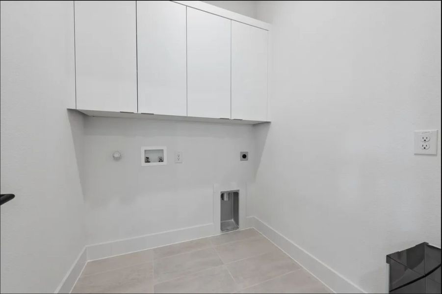 Furnished interior in a model home at Royal Court in Frisco (Image 13). Furnished interior in a model home at Royal Court in Frisco (Image 13).