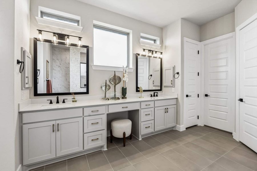 Furnished interior in a model home at Lakeway Estates in Waxahachie (Image 23).