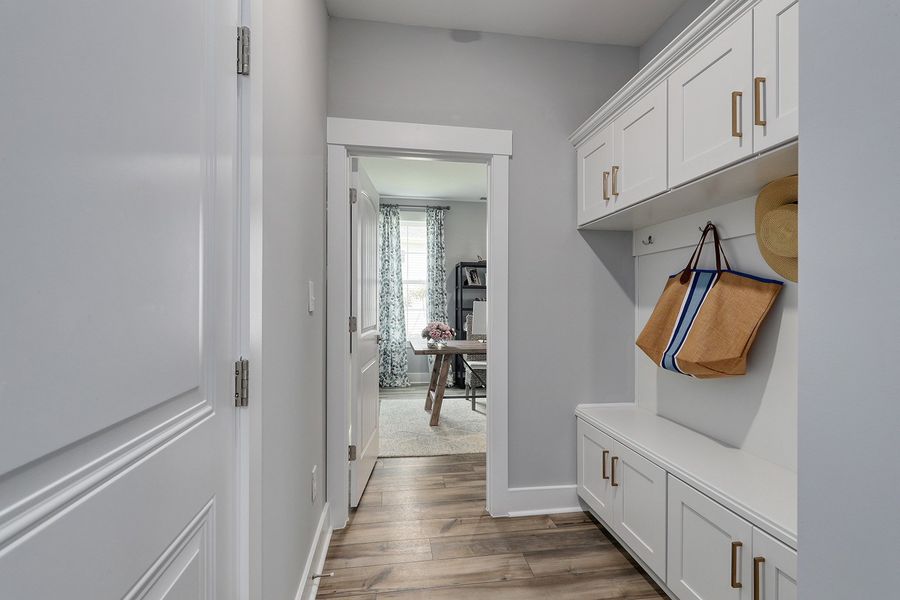 Warwick II | Bench and Cubbies