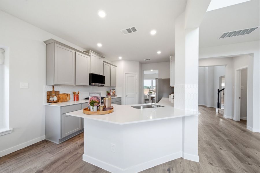 A kitchen with white cabinets.