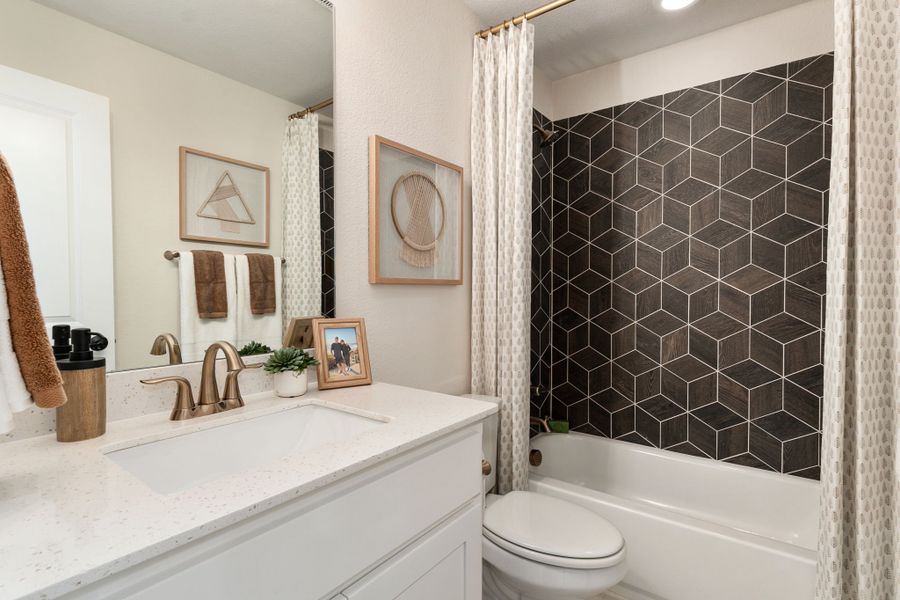 Plan 1687 North Sky 65s Secondary Bathroom Photo by American Legend Homes