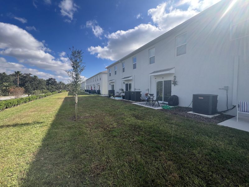 Charming modern townhomes with lush greenery in Danbury at Ridgewood Lakes by D.R. Horton (Davenport, FL).