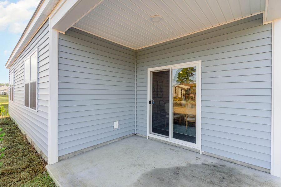 Exterior details of a home in Island Green, Myrtle Beach (Image 23).
