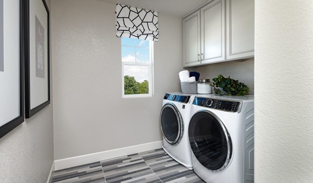 Furnished interior in a model home at Entrada La Coraza in Sahuarita (Image 25).