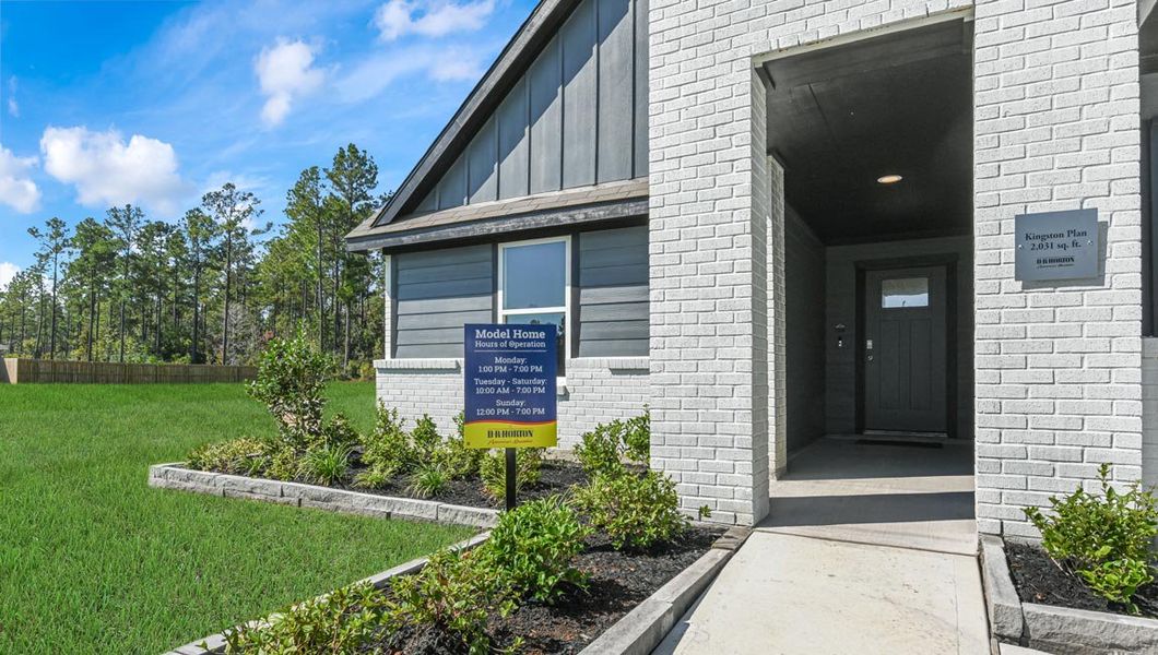 Exterior details of a home in Holly Trails, Sour Lake (Image 3).