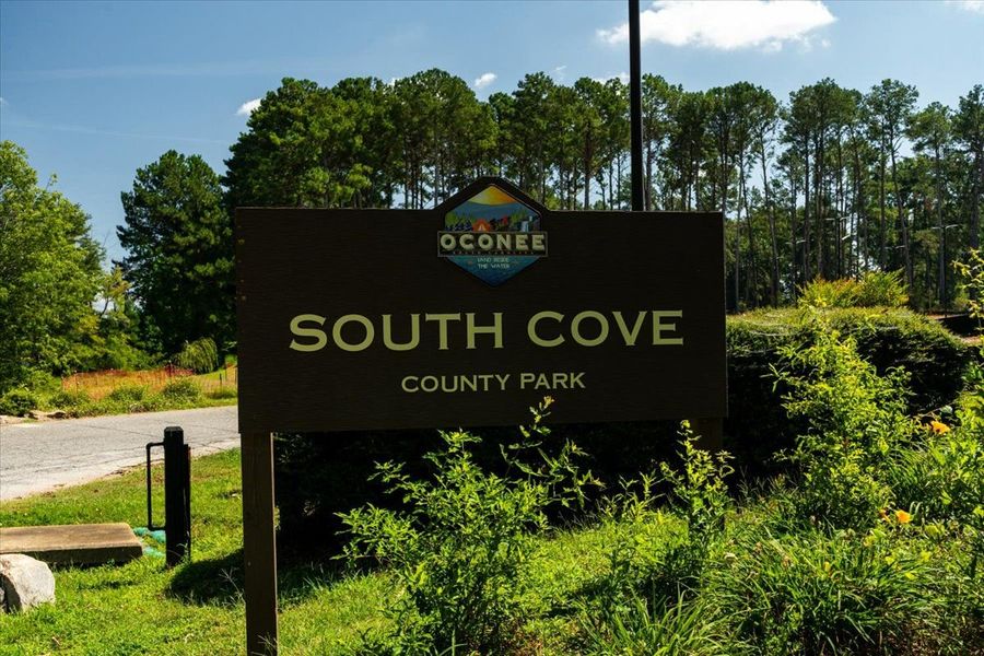 Explore outdoor activities with proximity to Lake Keowee and Lake Hartwell. Explore outdoor activities with proximity to Lake Keowee and Lake Hartwell.