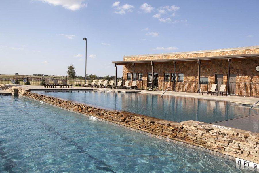 Image 18 of the Paloma Lake 65' community in Round Rock, TX.