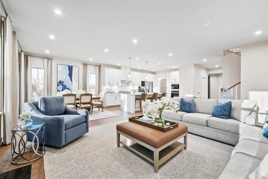 ENTERTAIN WITH EASE IN SPACIOUS OPEN FLOORPLANS UP TO 3,300 SQ FT ON QUARTER ACRE LOTS