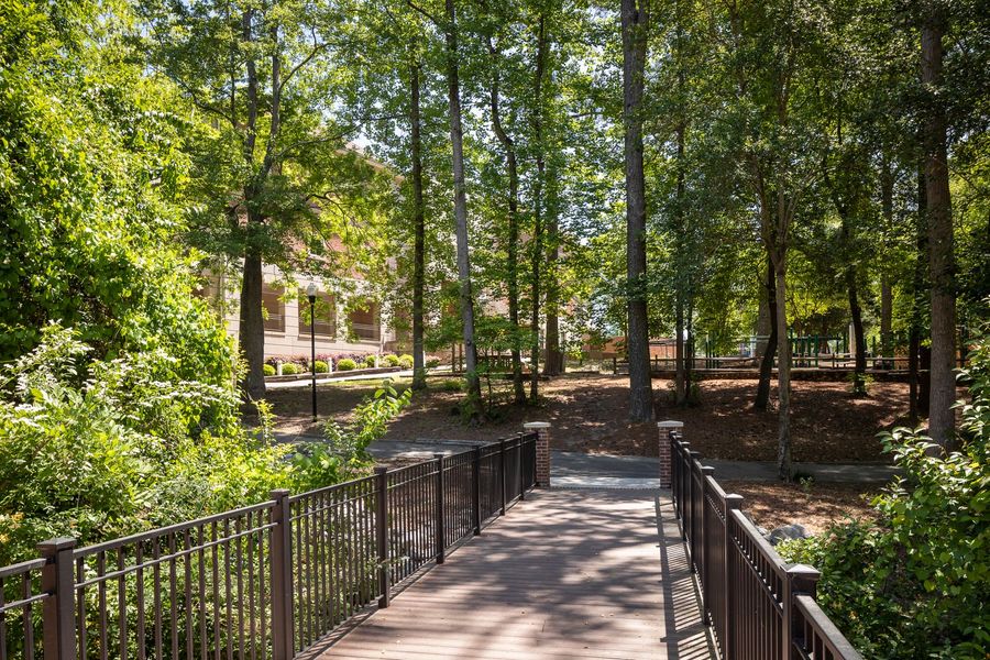 Take Scenic Walks at Hylton Park at Longview