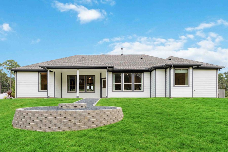 Deer Pines Model - Covered Patio