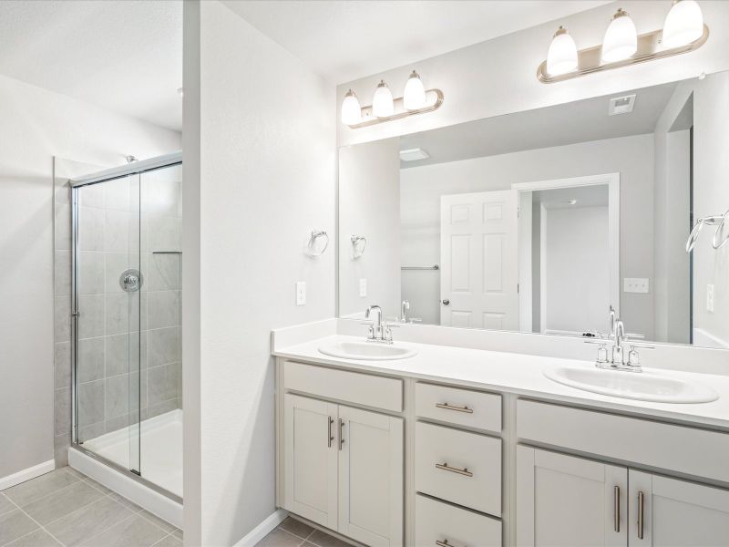 Bathroom in the Woodland floorplan at a Meritage Homes community in Broomfield, CO.