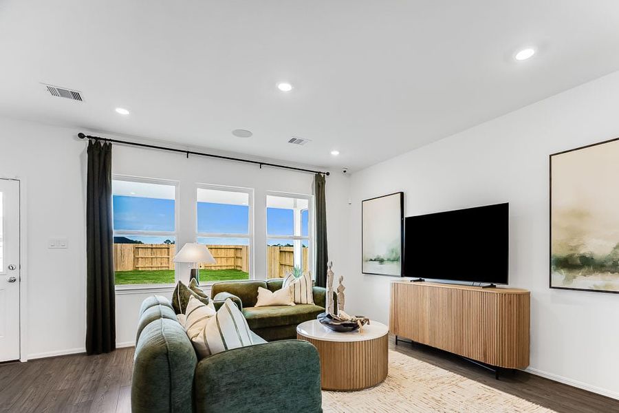 Furnished interior in a model home at Raburn Reserve 50s in Tomball (Image 59).