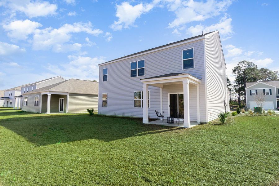 Exterior details of a home in Island Green, Myrtle Beach (Image 21).
