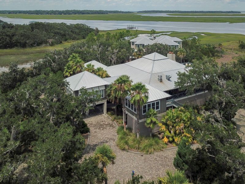 Front exterior of a home in the Oyster Bay Harbour community, located in Fernandina Beach, FL (Image 3).