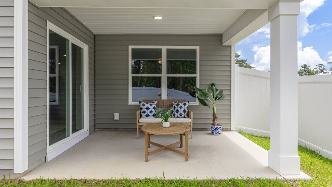 Exterior details of a home in Vineyard Trail, Jacksonville (Image 4).