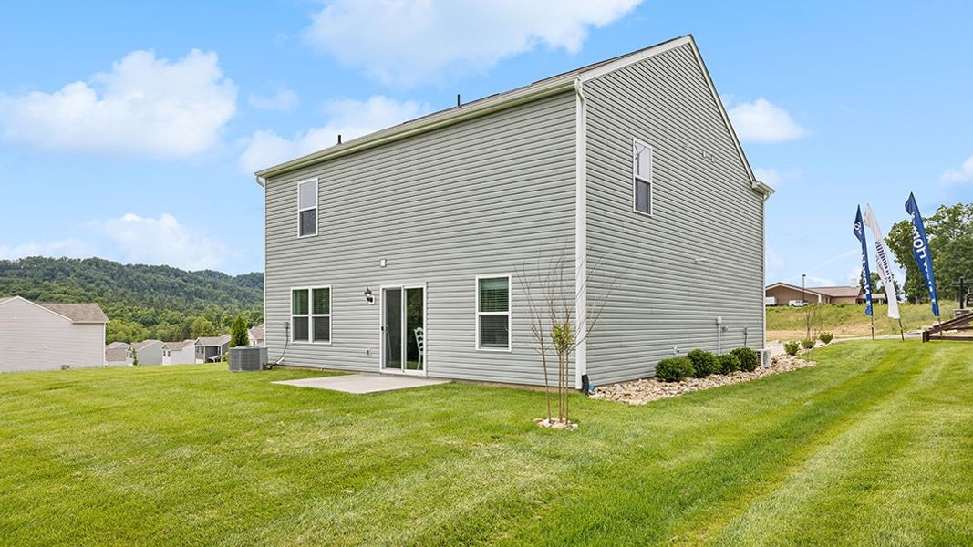 Exterior details of a home in Oak Hill, Vonore (Image 2).