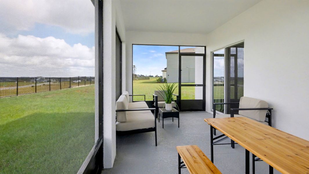 Exterior details of a home in Benton Hills, Brooksville (Image 4).