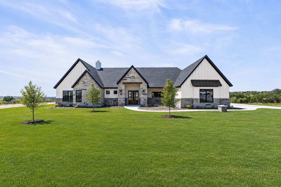 Front exterior of a home in the Weatherford, TX community, located in Weatherford, TX (Image 6).